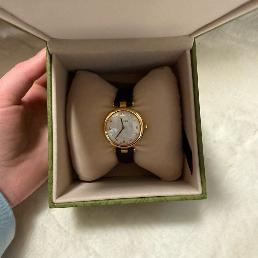 Gucci Black and Gold Leather Strap